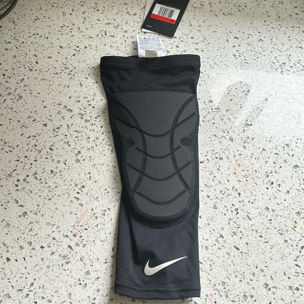 *NWT* Nike Hyperstrong BBall Arm/Leg Sleeve (One Sleeve) Size:L [726371-010] Blk